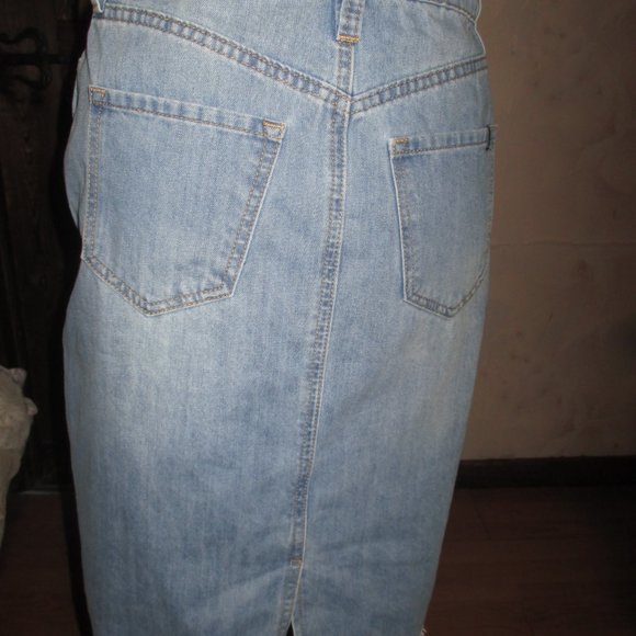 Jean skirt with 4 pockets and back slit - Picture 4 of 6